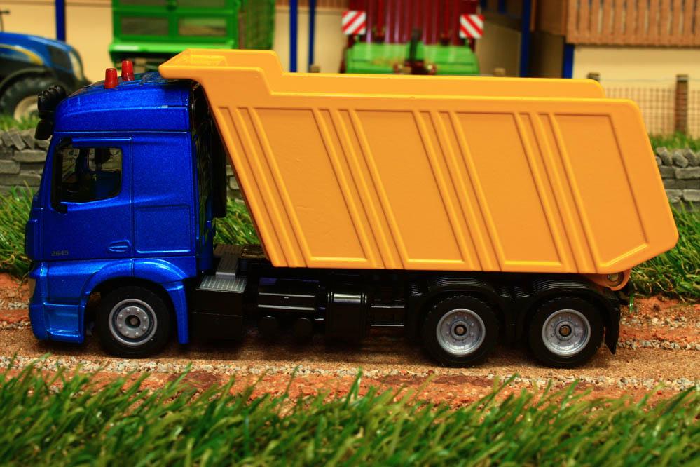 3549 Siku 1:50 Scale Mercedes-Benz Arocs Tipper Lorry – Brushwood Toys
