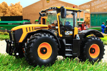 Load image into Gallery viewer, 43355 Britains 1:32 Scale JCB Fastrac 4220 Icon