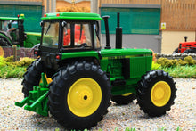 Load image into Gallery viewer, 43364 Britains John Deere 4450 Tractor