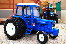 Load image into Gallery viewer, 43371 Britains Ford 7600 2WD with Dual Rear Wheels