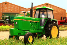 Load image into Gallery viewer, 43376 Britains 1:32 Scale John Deere 4240 2wd Heritage Tractor