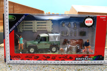 Load image into Gallery viewer, 43385 Britains Land Rover Vet Playset