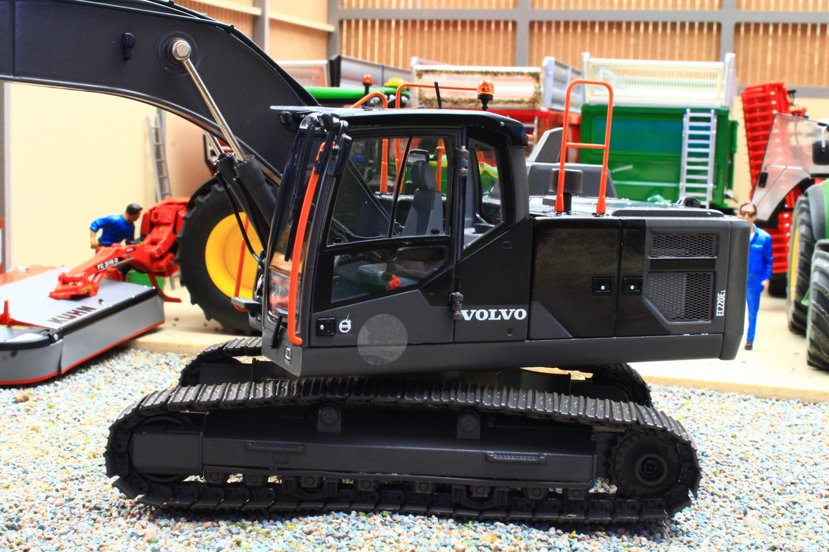 AT3200127 AT Collections 1:32 Scale Volvo EC220E Crawler Excavator