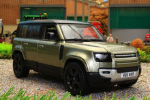 Load image into Gallery viewer, BUR2110 BURAGO 1:24 Scale New Land Rover Defender 110 in Green with Black Roof