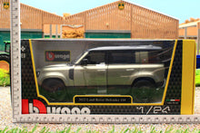 Load image into Gallery viewer, BUR2110 BURAGO 1:24 Scale New Land Rover Defender 110 in Green with Black Roof