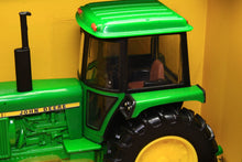 Load image into Gallery viewer, ERT45921 Etrl 1:32 Scale John Deere 4240 2WD Tractor