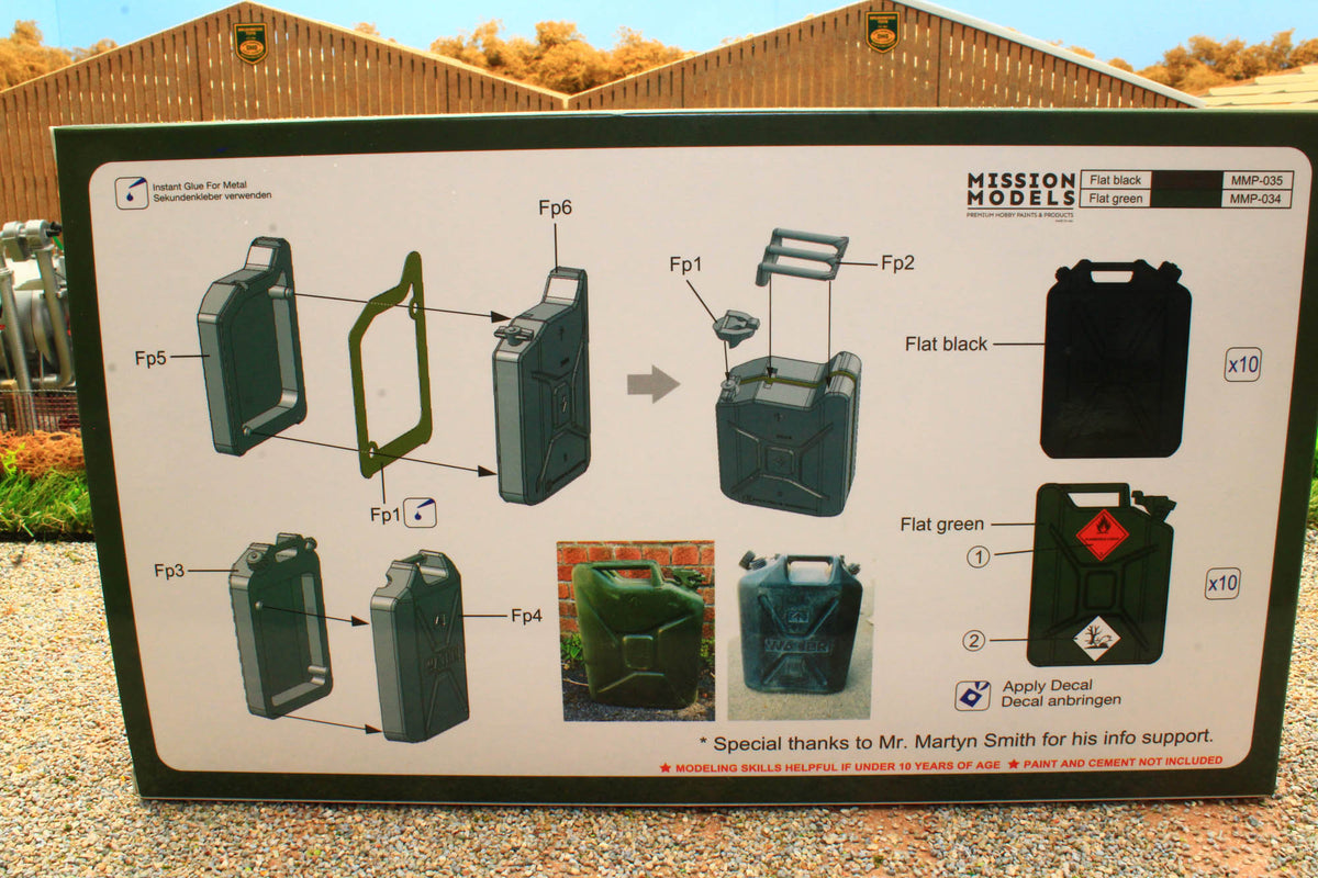 GEC350079 Gecko Models 1 35 Scale Modern 20l Fuel And Water Can Set gec350079-gecko-models-1-35-scale-modern-20l-fuel-and-water-can-set