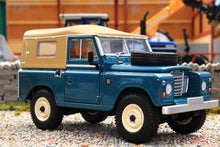 Load image into Gallery viewer, MM2420-01 MARGE MODELS 1:32 Scale Land Rover Series III 88 Soft top in Marine Blue