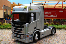 Load image into Gallery viewer, MM2014-06-01 Marge Models Scania R500 Series 4x2 Lorry Silver in Claas Livery