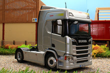 Load image into Gallery viewer, MM2014-06-01 Marge Models Scania R500 Series 4x2 Lorry Silver in Claas Livery