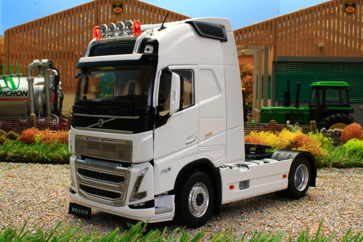 Amazon.co.jp: Marge Models 1/32 ボルボ トラック VOLVO FH6 750 TRUCK 8x4 ホワイト  J01-1R-002-3 : Toys & Games