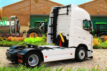 Load image into Gallery viewer, MM2320-01 Marge Models Volvo FH5 750 4x2 Clear White