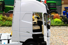 Load image into Gallery viewer, MM2320-01 Marge Models Volvo FH5 750 4x2 Clear White
