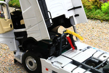 Load image into Gallery viewer, MM2320-01 Marge Models Volvo FH5 750 4x2 Clear White