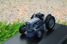 Load image into Gallery viewer, OXF76TEA001 Oxford Diecast 1:76 Scale Ferguson TEA20 Tractor