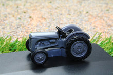 Load image into Gallery viewer, OXF76TEA001 Oxford Diecast 1:76 Scale Ferguson TEA20 Tractor