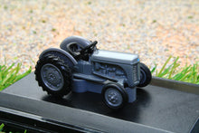 Load image into Gallery viewer, OXF76TEA001 Oxford Diecast 1:76 Scale Ferguson TEA20 Tractor