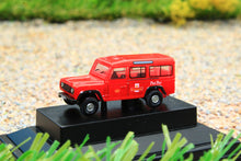 Load image into Gallery viewer, OXFNDEF002 Oxford Diecast N gauge (1:48 scale) Land Rover Defender 110 Post Office