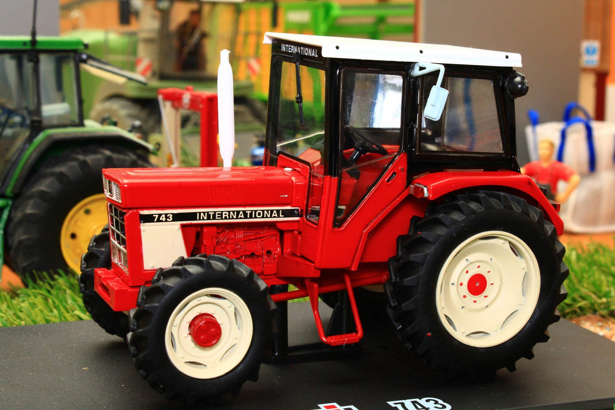 Maquette Tracteur International IH 743 4 Roues Motrices - Marque Replicagri - Échelle 1/32 - Référence REP210