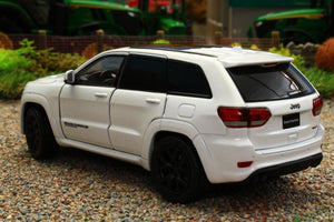 TAY32170011 TAYUMO 1:32 Scale Jeep Grand Cherokee Trackhawk in white with lights and sound