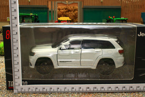 TAY32170011 TAYUMO 1:32 Scale Jeep Grand Cherokee Trackhawk in white with lights and sound