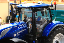 Load image into Gallery viewer, UH6364 Universal Hobbies 132 Scale New Holland T7.190 Auto Command 2022 4wd Tractor