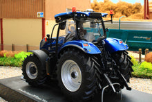 Load image into Gallery viewer, UH6364 Universal Hobbies 132 Scale New Holland T7.190 Auto Command 2022 4wd Tractor