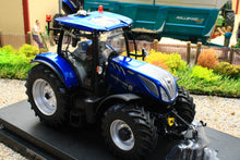 Load image into Gallery viewer, UH6364 Universal Hobbies 132 Scale New Holland T7.190 Auto Command 2022 4wd Tractor