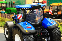 Load image into Gallery viewer, UH6604 Universal Hobbies 1:32 Scale New Holland T7.300 Auto Command Tractor (2023)