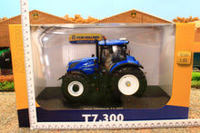 Load image into Gallery viewer, UH6604 Universal Hobbies 1:32 Scale New Holland T7.300 Auto Command Tractor (2023)