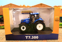 Load image into Gallery viewer, UH6604 Universal Hobbies 1:32 Scale New Holland T7.300 Auto Command Tractor (2023)