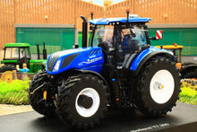 Load image into Gallery viewer, UH6604 Universal Hobbies 1:32 Scale New Holland T7.300 Auto Command Tractor (2023)