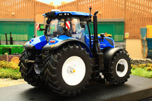 Load image into Gallery viewer, UH6604 Universal Hobbies 1:32 Scale New Holland T7.300 Auto Command Tractor (2023)