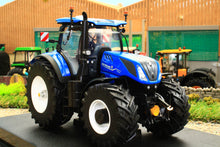 Load image into Gallery viewer, UH6604 Universal Hobbies 1:32 Scale New Holland T7.300 Auto Command Tractor (2023)