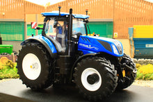 Load image into Gallery viewer, UH6604 Universal Hobbies 1:32 Scale New Holland T7.300 Auto Command Tractor (2023)