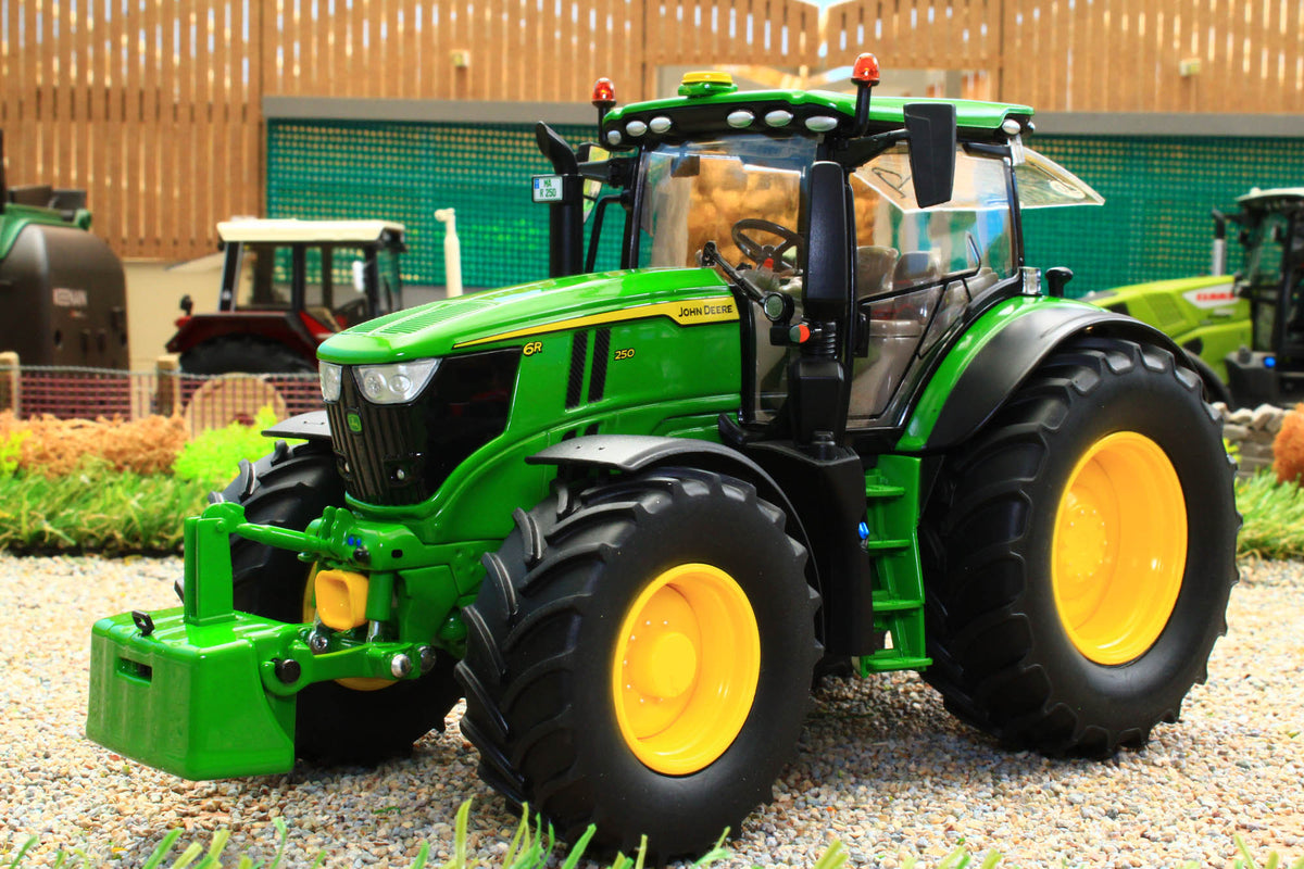 ミニカー Wiking1/32 John Deere 6210R Wiking 1:32 John Deere 6210R Traktor green 7321 model car