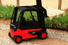 Load image into Gallery viewer, 1311 Siku 187 Scale Linde Forlift Truck Tractors And Machinery (1:87 Scale)