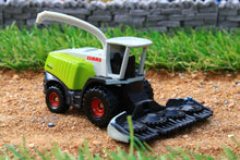 Load image into Gallery viewer, 1418 SIKU 187 SCALE CLAAS SELF PROPELLED FORAGE HARVESTER WITH MAIZE HEADER