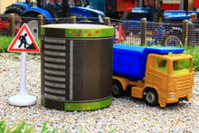 Load image into Gallery viewer, 1600 SIKU 187 SCALE TIPPER TRUCK WITH 5M ROLL-OUT ROAD AND SIGN