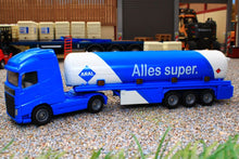 Load image into Gallery viewer, 1626 SIKU 187 SCALE VOLVO ARTICULATED LORRY WITH FUEL TANKER