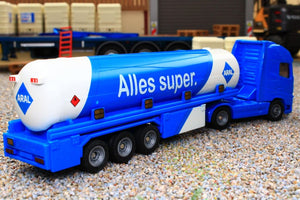 1626 SIKU 187 SCALE VOLVO ARTICULATED LORRY WITH FUEL TANKER - REAR VIEW