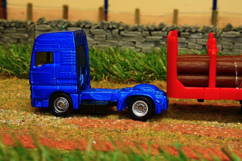 1659 SIKU 1 87 SCALE VOLVO ARTICULATED LOG TRANSPORTER Brushwood