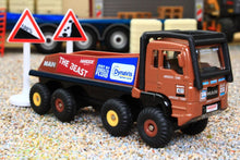 Load image into Gallery viewer, 1686 SIKU 1-87 SCALE MAN 8X8 TRIALS TRUCK