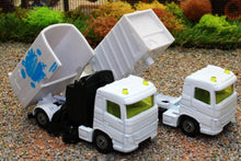 Load image into Gallery viewer, 1687 Siku 1:87 Scale Road Sweeper and Refuse Lorry set