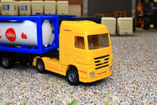 Load image into Gallery viewer, 1792 SIKU 1:87 SCALE MERCEDES ARTICULATED LORRY WITH TANK CONTAINER - CLOSE UP OF CAB