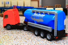 Load image into Gallery viewer, 1795 SIKU 1:87 SCALE VOLVO ARTICULATED LORRY WITH BULK MATERIALS TANK - REAR VIEW