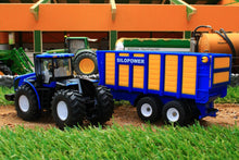 Load image into Gallery viewer, 1947 SIKU 150 SCALE NEW HOLLAND TRACTOR WITH SILOSPACE SILAGE TRAILER