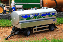 Load image into Gallery viewer, 1972 SIKU MILK TANKER TRAILER AND MILK CHURNS