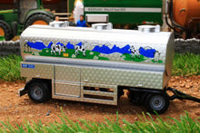 Load image into Gallery viewer, 1972 SIKU MILK TANKER TRAILER AND MILK CHURNS