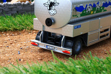 Load image into Gallery viewer, 1972 SIKU MILK TANKER TRAILER AND MILK CHURNS